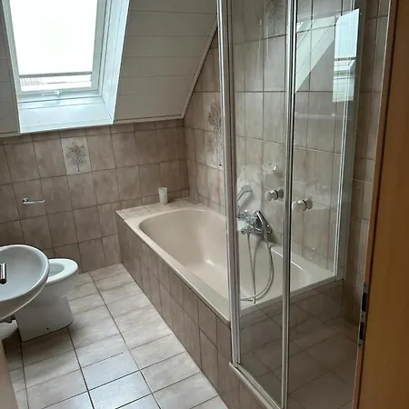 Ferien- U. Monteurwohnung 75 Qm アパート *